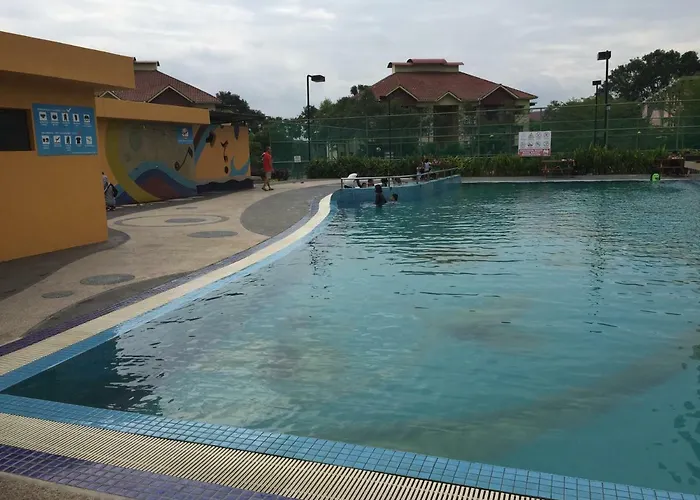 D Savoy @ Famosa By Mr